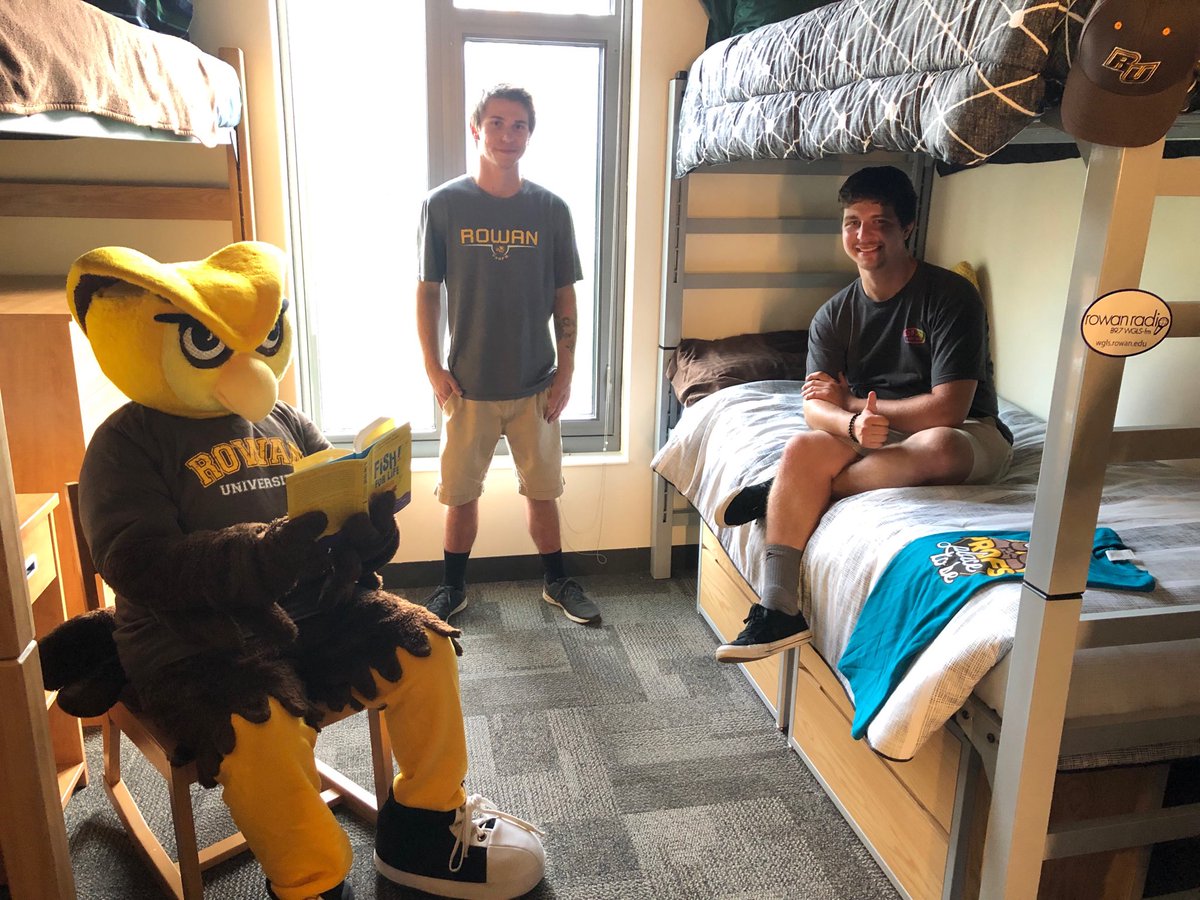 RowanOSLP's tweet image. Whoo R U visited orientation students today in Holly Pointe Commons! #RowanProud #Rowan2023