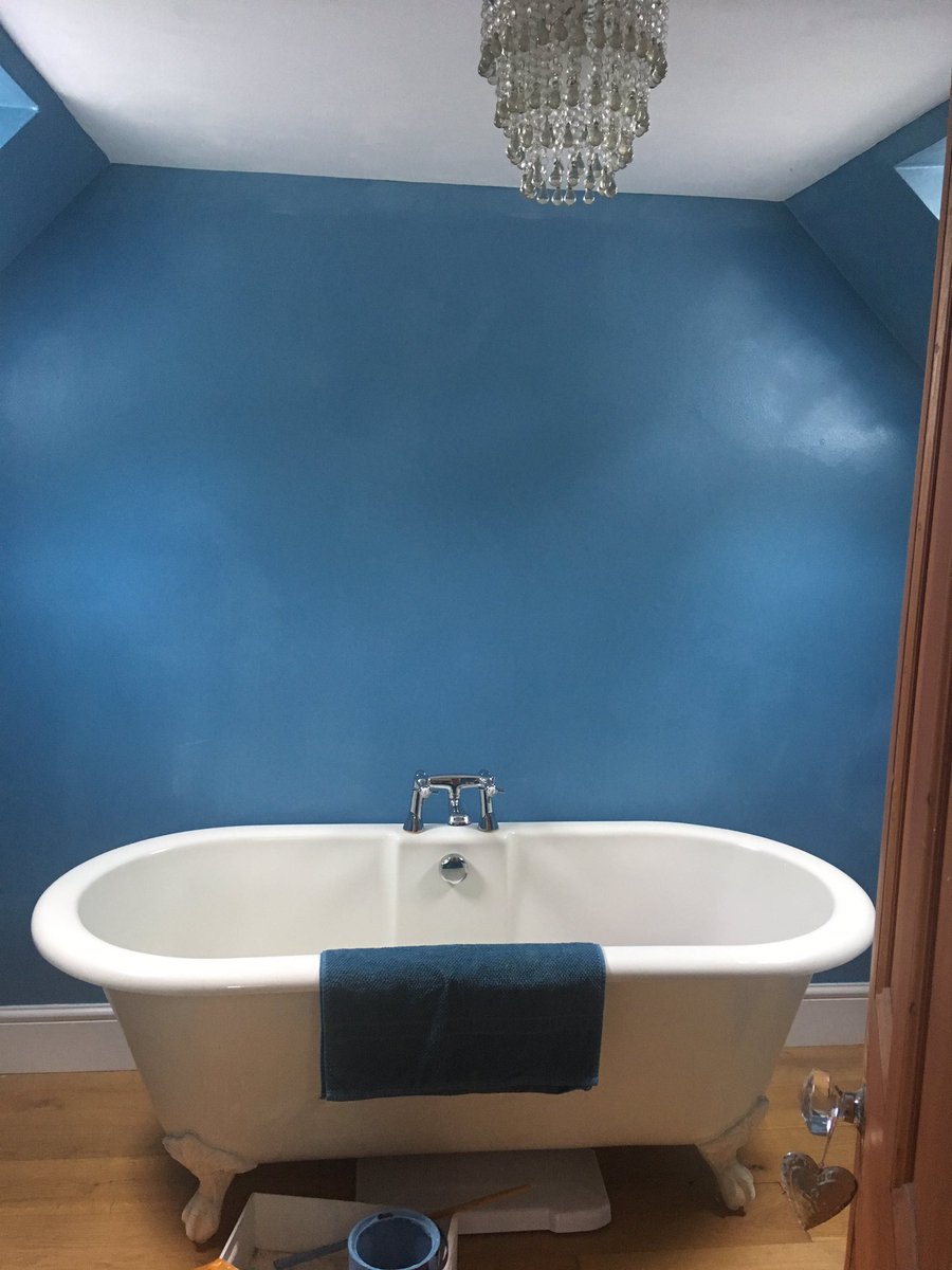 FawsittZoe's tweet photo. @HandmaidsOnHulu 
Painted my bathroom “Serena” blue today. Under his eye 👁 https://t.co/KAVkHd2UB1