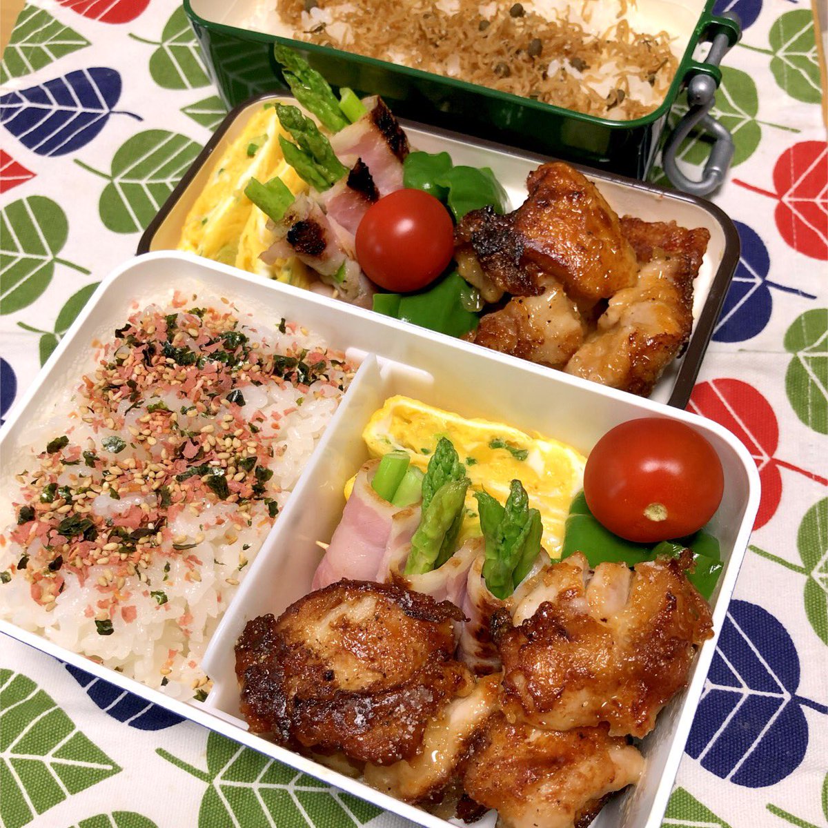 smile2637's tweet photo. おはようございます😃
今日は唐揚げ弁当！
広島も梅雨明けして夏本番。
とにかく暑い😵 https://t.co/jYQx87gaw0