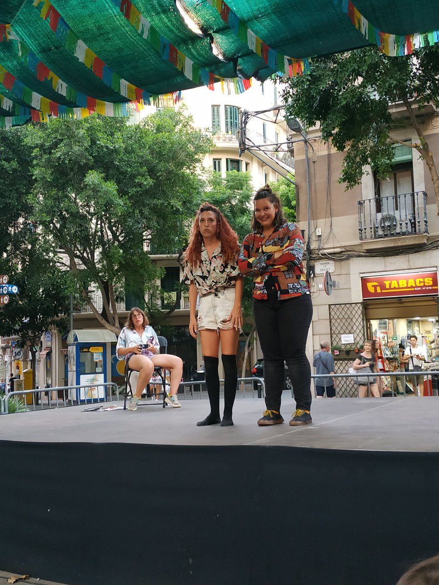 Jordi_Montblanc's tweet photo. Ahir a la Plaça Santa Madrona del Poble Sec veient #LasFritas amb #FirstRound i avui cap al Paral•lel a la Sala @onyric_musical del @Teatre_Condal veient #LesFeres de @piratesteatre #teatrefeminista https://t.co/lK6aqoVylA