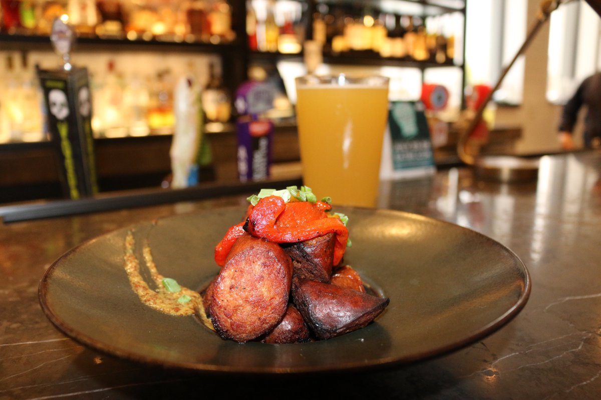 TheGregoryBR's tweet photo. Do your taste buds a favor &amp; try our sausage app🍴#YUM
green onion sausage | alligator sausage | andouille sausage | roasted peppers | caramelized onions | grain mustard
.
.
#foodie #foodagram #foodinsta #downtownbr #exactlylikenothingelse #sausage #nightout #datenight #tasty https://t.co/vyY632YV3P