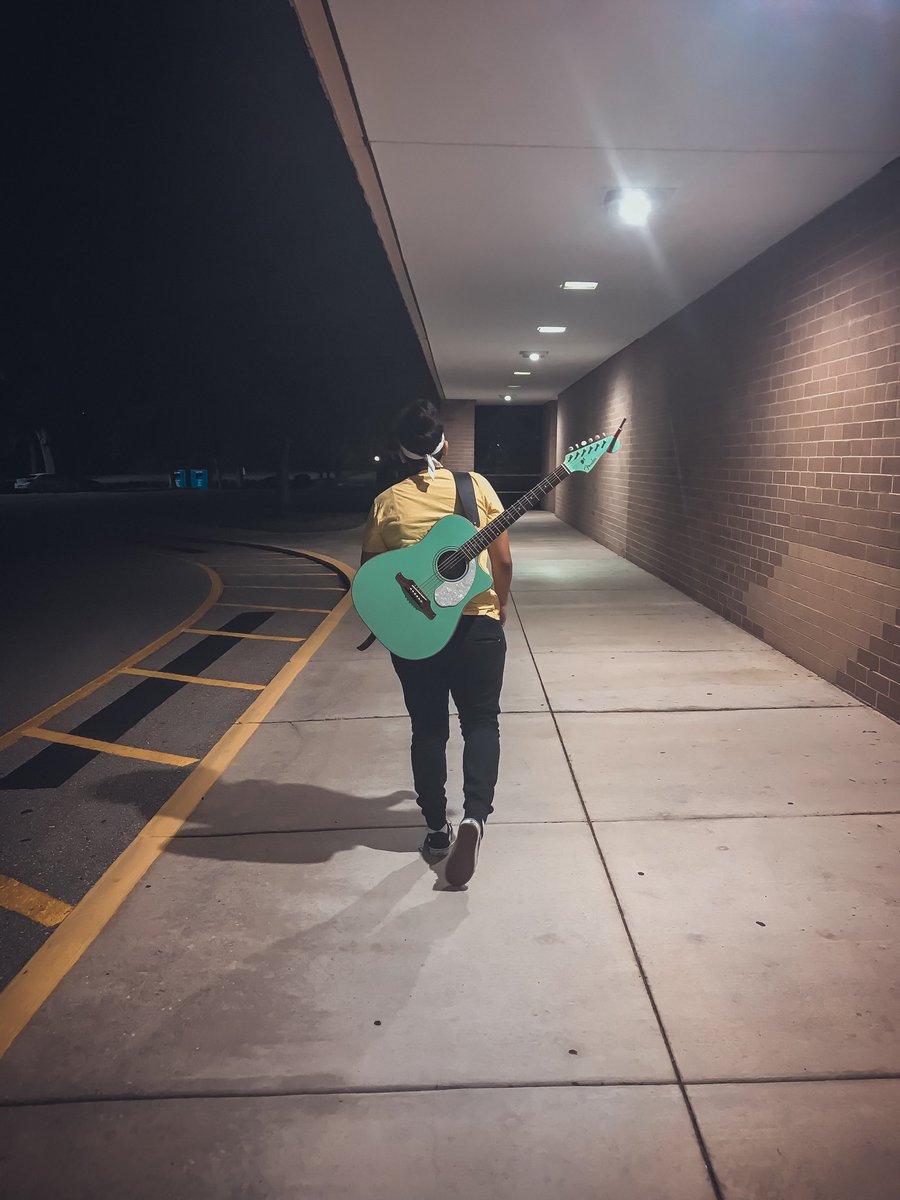 Diamondkidd93's tweet image. We've all been through something but in our own shoes. It's up to us to decide if we wanna continue or to take a different route. 🥀🎸
Photo credit by: @rimafares
#browngirl #tomboystyle #tomboymodel