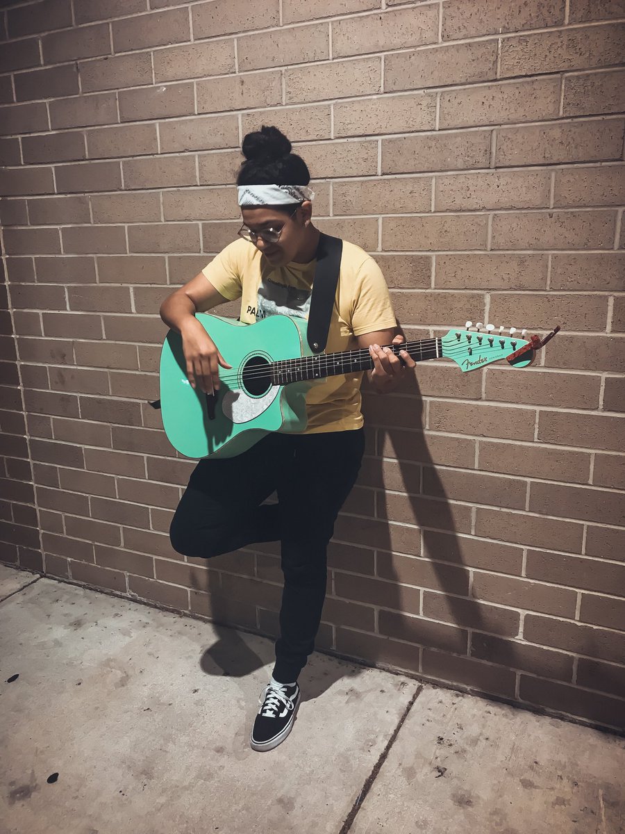 Diamondkidd93's tweet image. We've all been through something but in our own shoes. It's up to us to decide if we wanna continue or to take a different route. 🥀🎸
Photo credit by: @rimafares
#browngirl #tomboystyle #tomboymodel