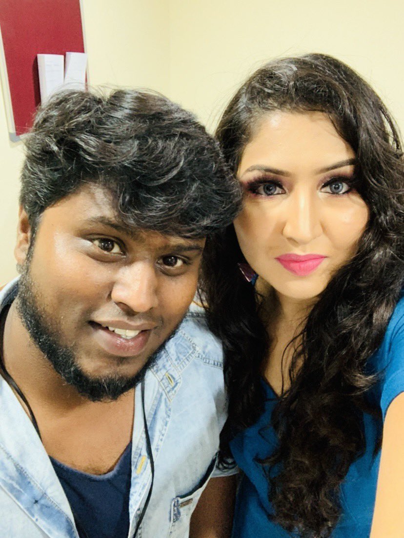 NishaSharieff88's tweet photo. Thanks for an amazing Interview session Vignesh K 
Can’t wait to see the video on air
#VJVicky #interview #youtube #biggboss3tamil #biggbosstamil #bridalmakeupartistchennai #Fashion #beauty #model #makeupartist #fun #pretty #blogger #youtuber https://t.co/OBdDGQeWrp