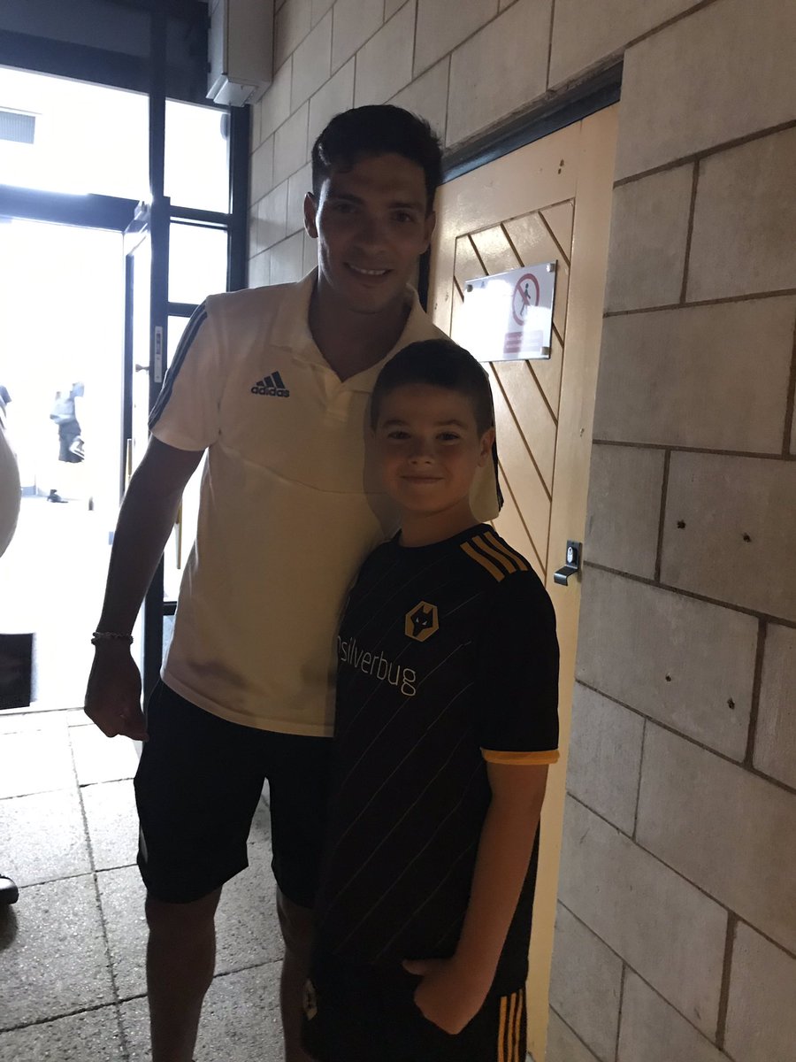 dwinchurch18's tweet image. @Raul_Jimenez9 thanks for letting my lad have a photo he was very pleased.  #wolves #wolvesaywe #TalkingWolves