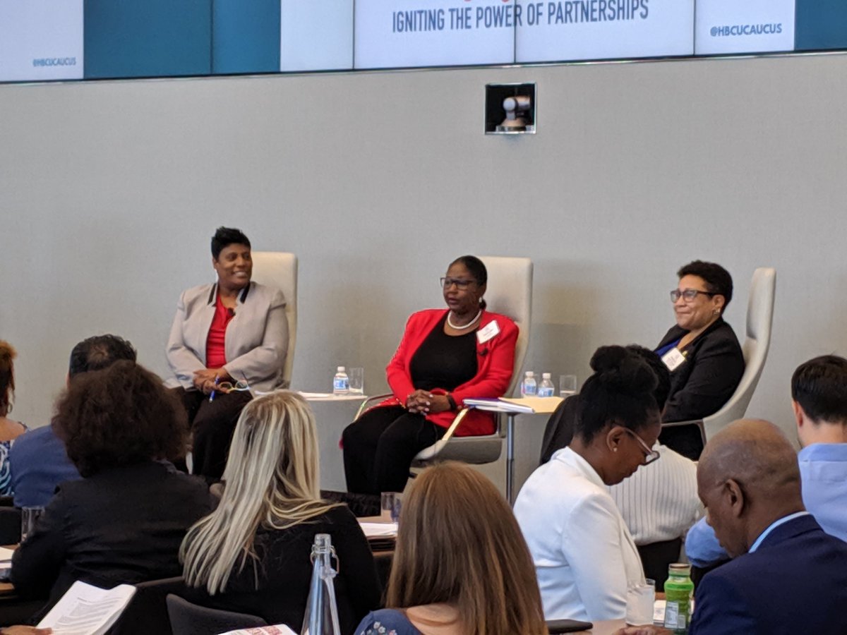 Ray_Trapp_'s tweet photo. Great discussion with @ncatsuaggies @tonyasmithjacks and Provost from @BennettCollege moderated by Veronica Nelson, Exec. Dir of AMIE highlighting how to create course curriculum partnerships at Public and Private, Small and Large, Tech and Lib Arts HBCUS
#DITSummit2019 https://t.co/o8ZyVY9tzM