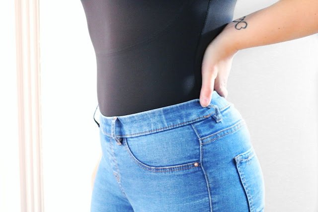 ofaglasgowgirl's tweet photo. (AD/GIFTED) Spanx Thinstincts Tank top review 💛 https://t.co/i8yprLmLxi

#blissbloggers @BestBlogRT @PLBChat @thebloggersknot @lazyblogging #bloglove2018rt #bloggerloveshare #TheClqRT @ThePinkPAGES_ https://t.co/XXwVgbCcqE
