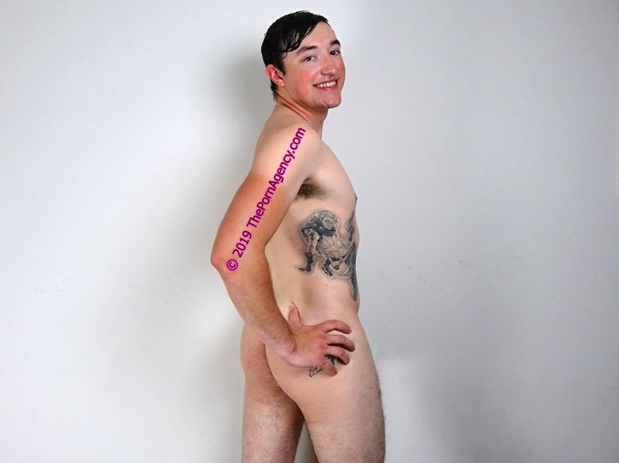 Introducing 20-year-old TOMMY VAGE #tommyvage for #straight, #bi, #gay #porn.

https://t.co/2me3I9xFcA
