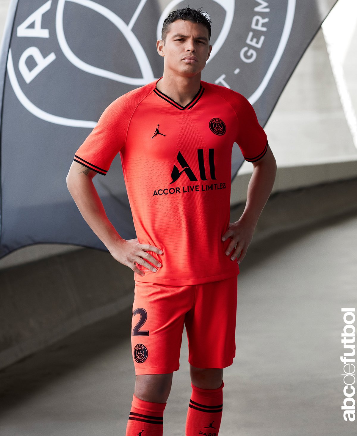 Imperial Gratificante Deformar abcdefutbol on Twitter: "Espectacular el tercer uniforme Nike del PSG para  la T2019-2020 que forma parte de la colaboración entre el club parisino y  la submarca Jordan. Basado en mítico Infrarojo que