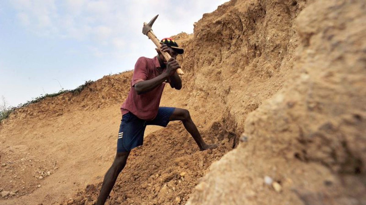 TheOnion's tweet photo. World's Greatest Athlete Forced Back Into Diamond Mine At Gunpoint https://t.co/NsgOJLL2F5 https://t.co/VqoOXFNTWw