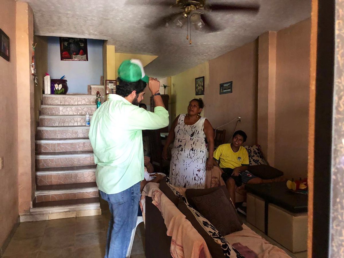 PacoCelorio's tweet photo. Hoy recorrimos parte de Tierra Colorada sector Valle Verde visitando amigos con la disposición de construir en equipo para consolidar un #CentroVerde https://t.co/QFJigghu3K