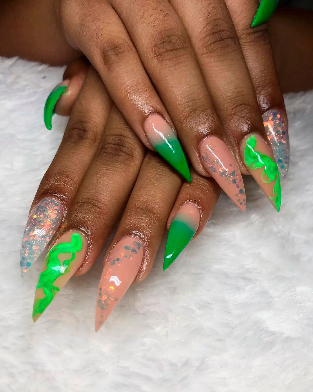 Green Stiletto Nails EAXH SBW4AAQapD Large