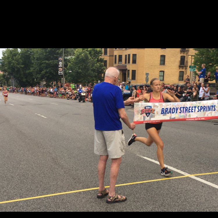 kwqcnews's tweet image. Laney Fitzpatrick first in women’s open #BradyStreetSprints