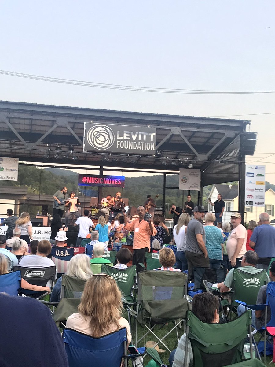 jljustice92's tweet photo. @LevittAMP #musicmoves WOW. This is the place to be tonight!!! https://t.co/dkV6Ga11Kk