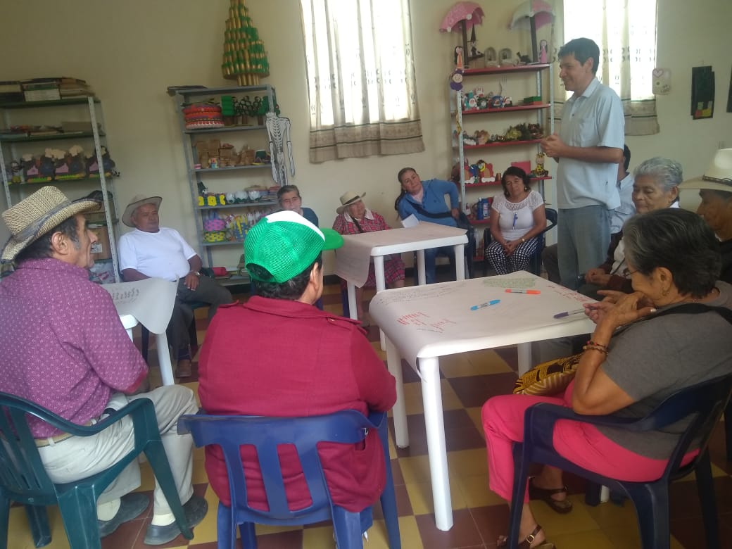 Obusinga's tweet photo. Primer taller de recuperación de memoria alimentaria, dentro del proyecto Maestras de la gastronomía tradicional en el municipio de Charalá apoyado por @mincultura https://t.co/B3RVGus6LZ