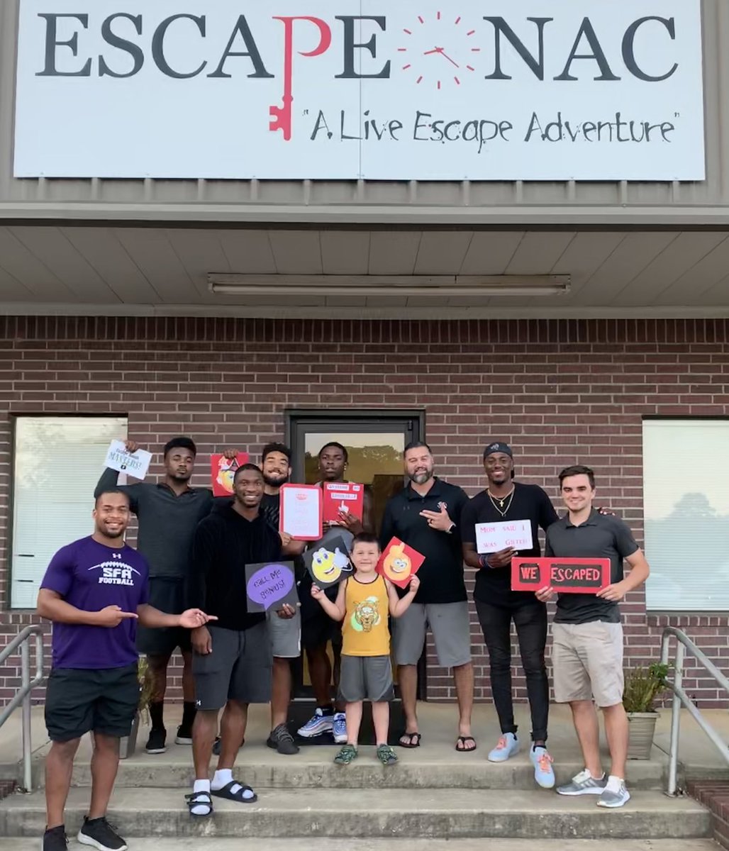 PhilipVigil's tweet photo. We had a great time with the RBs tonight. Dominated some wings and then tested our IQ @Escape_Nac! Made it out with with 30 seconds to spare! What an amazing night with some amazing men. Excited about this group!!! #SFAmily #AxeEm https://t.co/ztdjBq1ttq