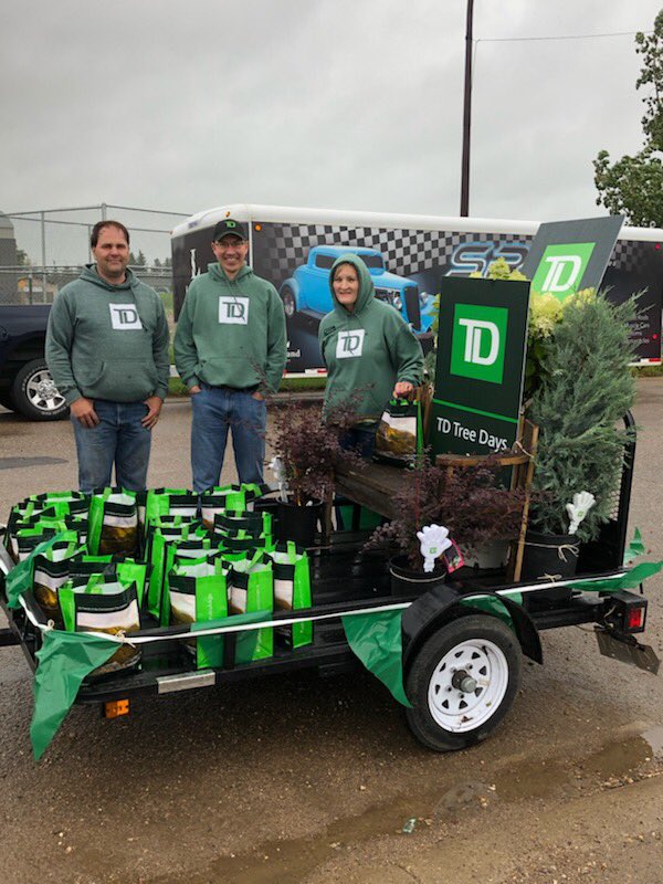 Parade day in Vermilion!!  Keeping  it green and promoting our upcoming TD Tree Days!!! #ABNexperience #TDtreedays ⁦@ToddLinnen_TD⁩ ⁦@robghazal⁩ ⁦@AndrewP_TD⁩ ⁦@mcleanjodi_jodi⁩ ⁦@BorowkaIwona⁩ ⁦@dianaritchiescc⁩