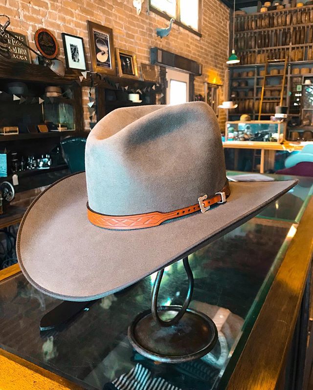 tattonbaird's tweet photo. Granite Cattleman’s, 4 inch brim. These leave the shoppe daily, hope you are not bored viewing them? https://t.co/KCN6crRonh https://t.co/ivCH1re2mz