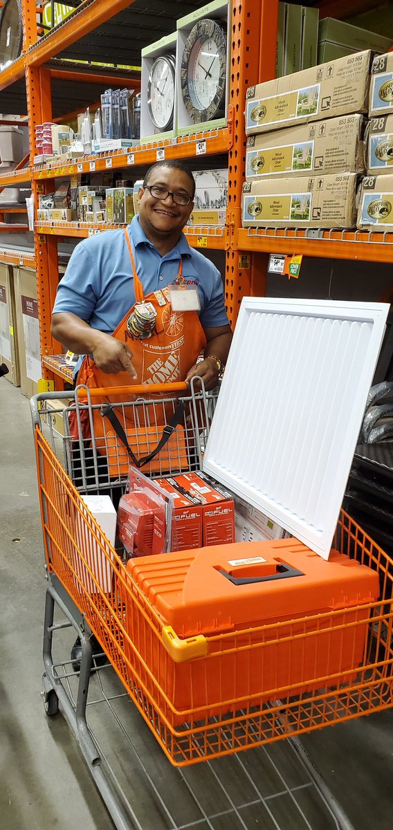 KennyPathak's tweet photo. Best way to protect walkouts is excellent customer service...great job Miguel for $920 recovery!!! https://t.co/HGhFhNYPLd