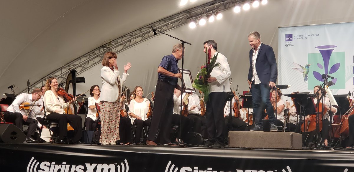 drgbarrette's tweet photo. Quelle belle façon de terminer son mandat de chef en résidence à l'OSM. Bravo et merci Adam Johnson!
Et surtout, merci Mme Careau et à toute votre équipe, musiciens, administrateurs et personnel 👍 #osmparcs https://t.co/6HNVspPrty
