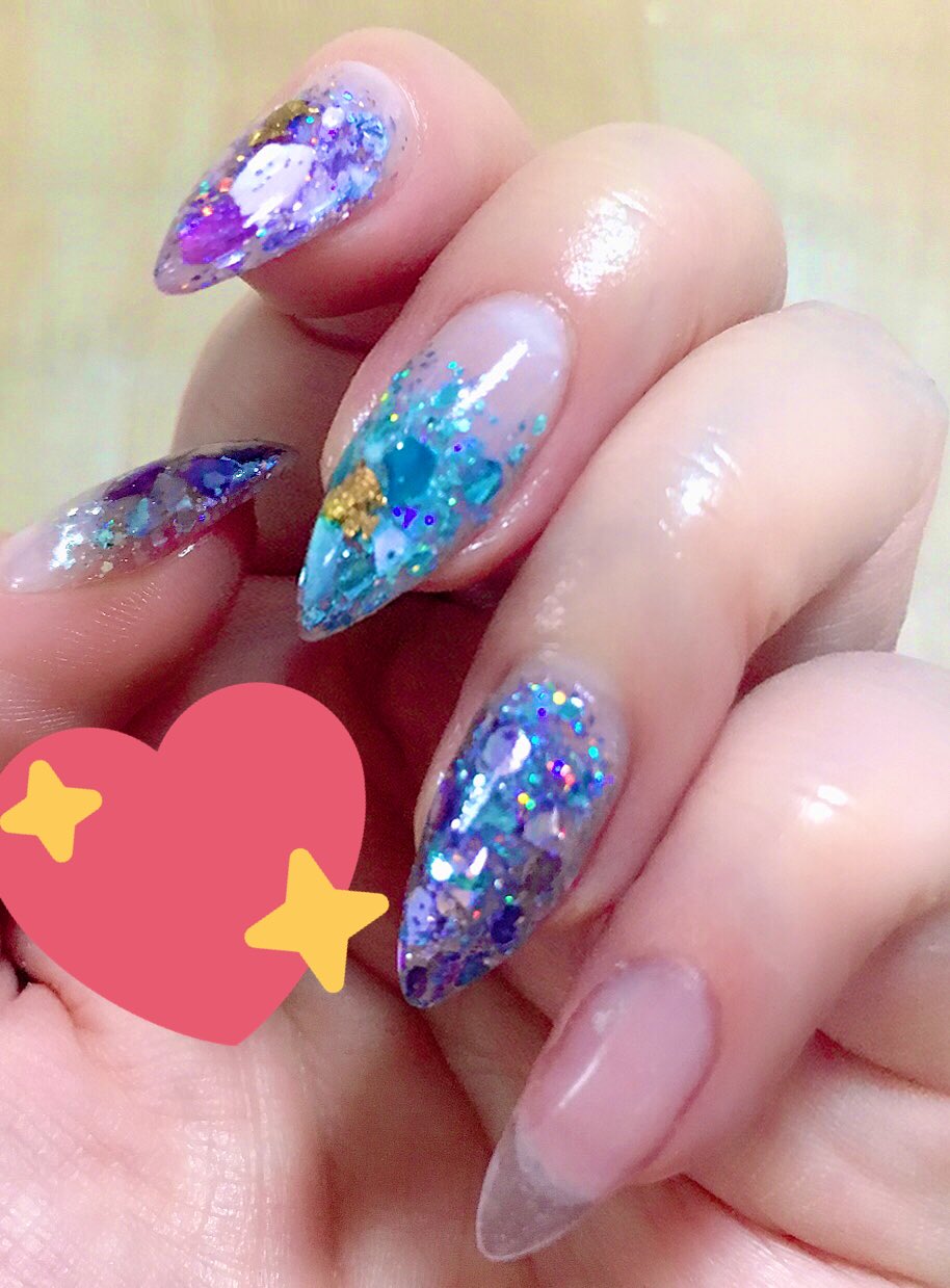 めいふぁ 金爆fc限ファイナル参戦 ジェルネイルしてて小指の爪だけ折れてたから 萎えてたんだけど 初めてセルフでスカルプをやってみた 少しバブルが入っちゃったけど 割と上手くできた気がする 強度も自爪よりあってすごくいい ネイルオイルで指