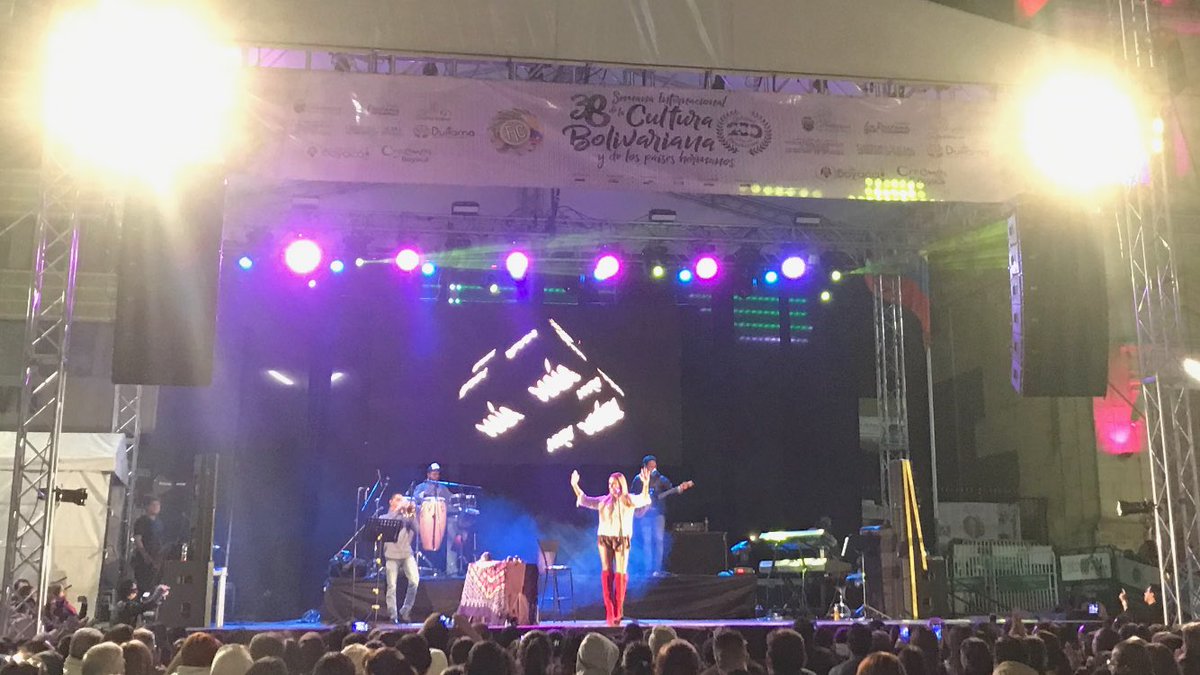 robinsonramos's tweet photo. ⁦@maiamusical⁩ a esta hora en Duitama 38 semana internacional de la cultura Colombiana, hoy celebración de los 200 años del triunfo del Pantano de Vargas https://t.co/gDYjIsgpVf