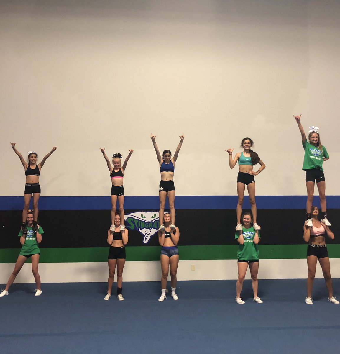 Solar_RaysVA's tweet photo. Some of your solar rays having fun at the end of practice 💙☀️💚🤙🏽 #gRAYt #solar #Stingraynation https://t.co/p1n7mZ8TsP