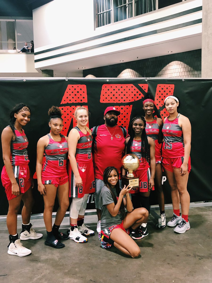 SellarsMadison's tweet photo. Last ride with my favorite girls, ballers 4ever!! Coach Travis I can never say enough, you are never gave up on any of us. Came home with the gold. Enough summers filled with ball to last a lifetime, I love this sport but even more I love this team<3 https://t.co/hzUx8Z2O6P