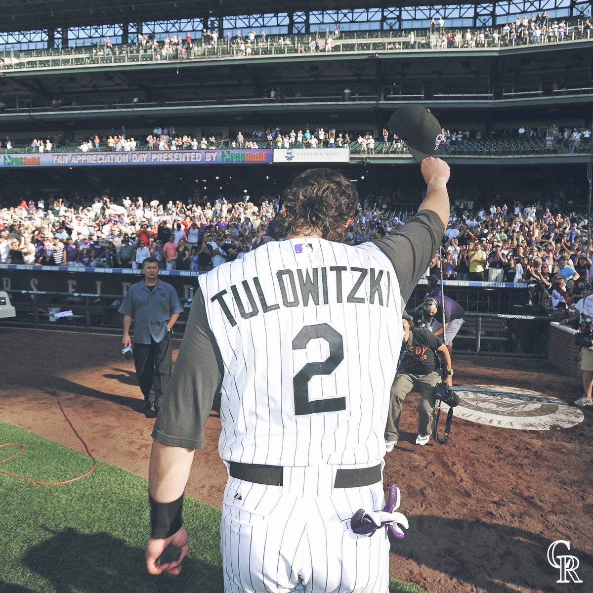 Rockies's tweet photo. For one last time...

👏   👏   👏👏👏   👏   👏   👏👏 https://t.co/VU8tQ3RCbm
