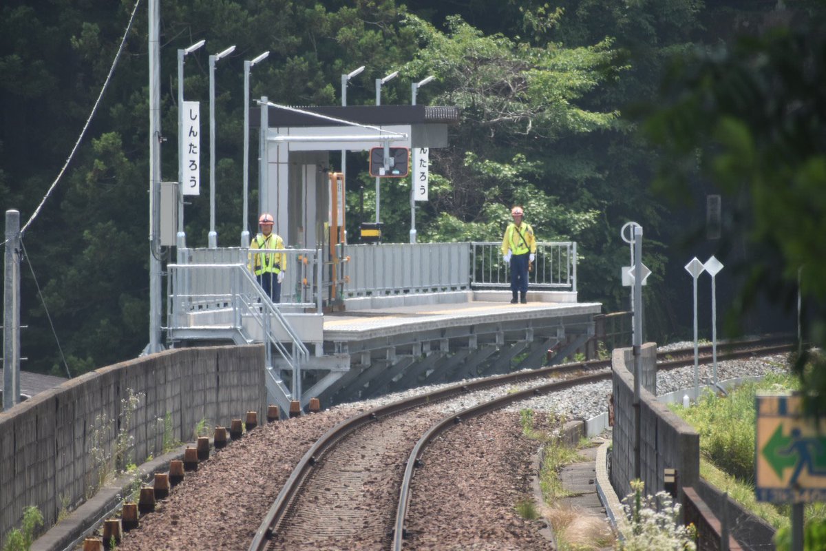 ばふぁろうず 三陸鉄道リアス線の摂待駅 田老駅に開業予定の新田老駅 田老総合事務所の移転事業が遅れたため来春開業予定だが もともとは10月開業予定ということもあり ホームはでき上がっている 列車は徐行しながら通過する 三陸鉄道 リアス線 ばふぁろうず 三陸鉄道リアス線の摂待駅 田老駅に開業予定の新田老駅 田老総合事務所の移転事業が遅れたため来春開業予定だが もともとは10月開業予定ということもあり ホームはでき上がっている 列車は徐行しながら通過する 三陸鉄道 リアス線