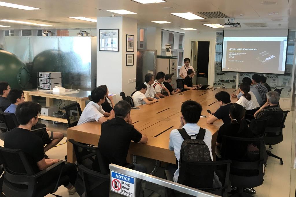 約二十位香港電子科技協會的青年和企業成員參加了在艾睿電子Open Lab舉辦的研討會。參加的成員包括大學生，初創企業和大型企業的工程師，研討會介紹如何利用Nvidia技術開發小型低功耗AI系統。 Arrow Open Lab於2016年6月成立，開放予所有追求創新成果和產品開發的科技創業家、企業和機構使用。