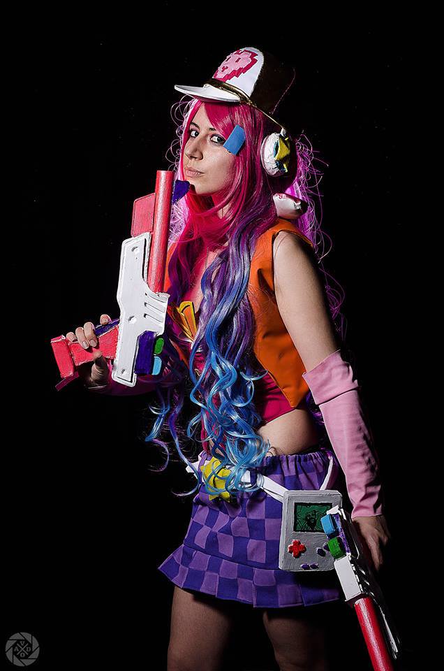 SuperGeekGirls's tweet photo. Arcade Miss Fortune Cosplay @NamiLyna

Photo by @VOADxProjects

#arcademissfortune #leagueoflegends #misfortune #boudoir #cosplay #sexycosplay #NoticeTheCosplayer #cosplaygirl  #geek #geekgirl #sexygirl #sexygeek #geek #geekgirl #lewd #sexy https://t.co/Bhn9vyVcSM