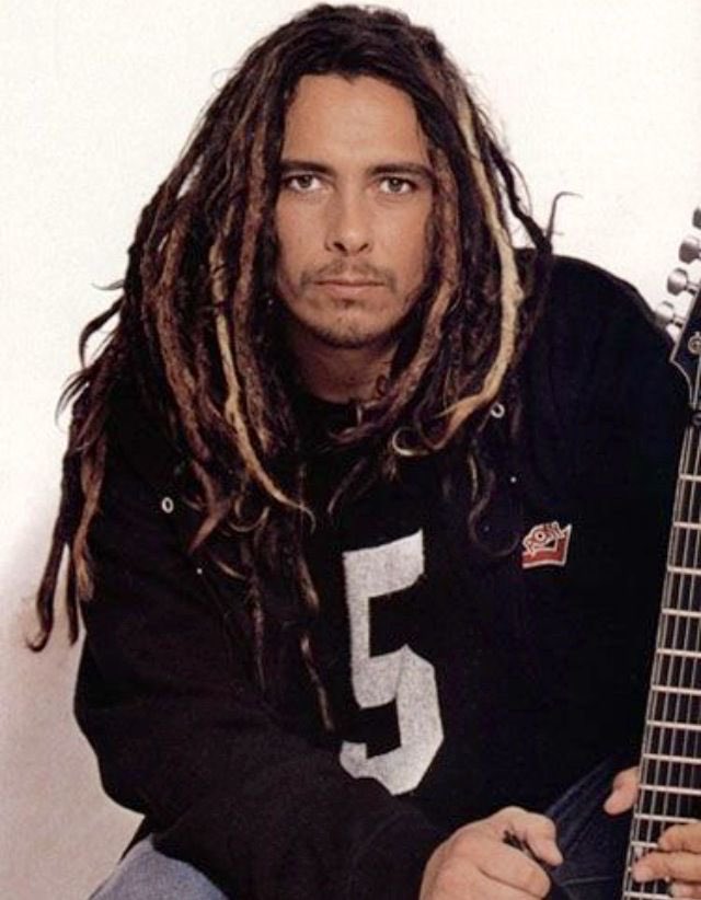 I HATE MYSELF I JUST REALIZED I HAVE A CRUSH ON HIM BC HE LOOKS LIKE CHRIS CORNELL HAISHS LITERALLY BYE IM THE WORST