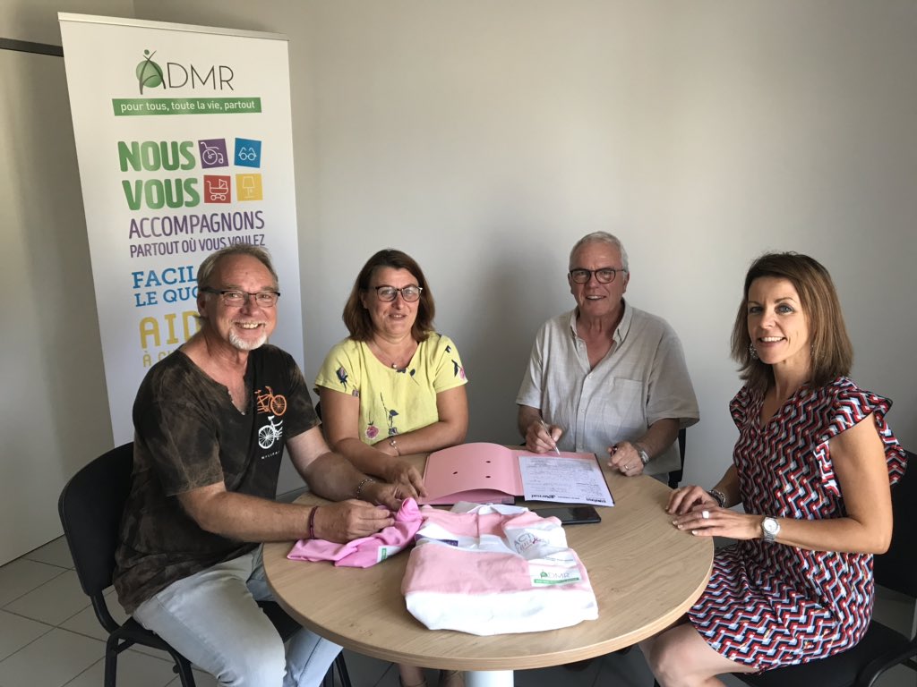 L’ ADMR vient de signer un partenariat avec les Armandy’s Rugby à 5. Un moment convivial avec Michel Wehr son Président et Sophie Vallet Directrice Fédérale. Le logo de l’ADMR figurera sur le dos du maillot.