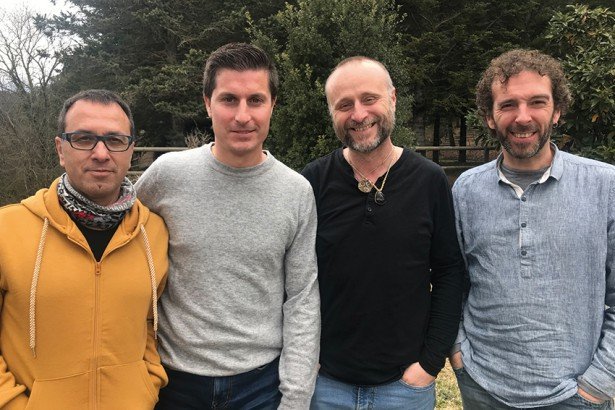 totmataro's tweet photo. Xavi Torrent (JazzCat): "El flabiol no es perdrà, perquè té molta presència en vessants més tradicionals com la cobla". Toquen avui al migdia, al Pati de la Residència Sant Josep.
➡️https://t.co/ChunH1Xtcb https://t.co/dXiPnDMb6d
