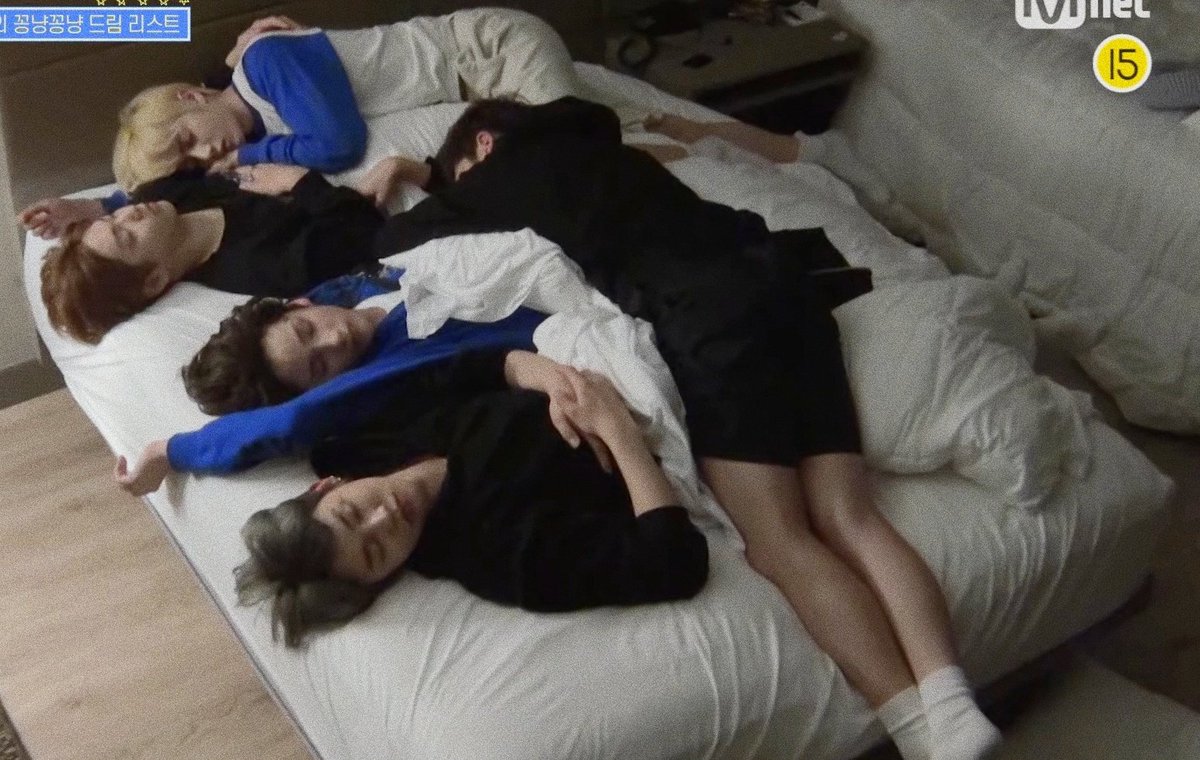 joyinthordinary's tweet photo. The maknae wanted them to sleep in one bed. They initially didn't intend to fall asleep like this, they still did anw I JUST 🥺 BABIES
their r/s is just precious
#TOMORROW_X_TOGETHER #ONEDREAMTXT #txt #yeonjun #soobin #beomgyu #taehyun #hueningkai @TXT_members https://t.co/kREdDLF14O