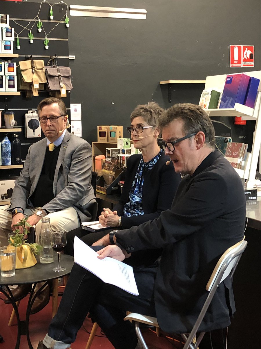 _AngIle_'s tweet photo. @PaulBarclay @LizMinchin @ABCbigideas #theConversationClub full house for our Discussion - when Qld Happens https://t.co/io4SCrLG7X