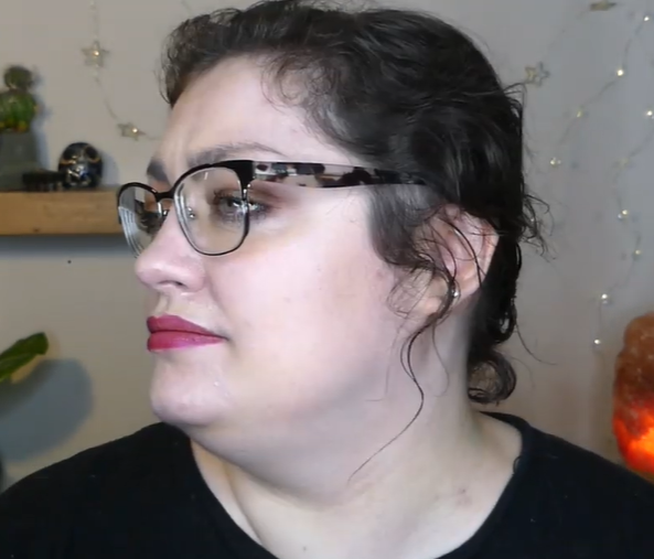 VVajazzles's tweet photo. Stop accusing me of catfishing guys on @bumble!  I'm always 100% honest and would never edit a photo to make me not look like a toad.  Mutti is also not my younger sister.  Enjoy getting blocked, haters.  #thriftthick https://t.co/6pZO6ZeZe2