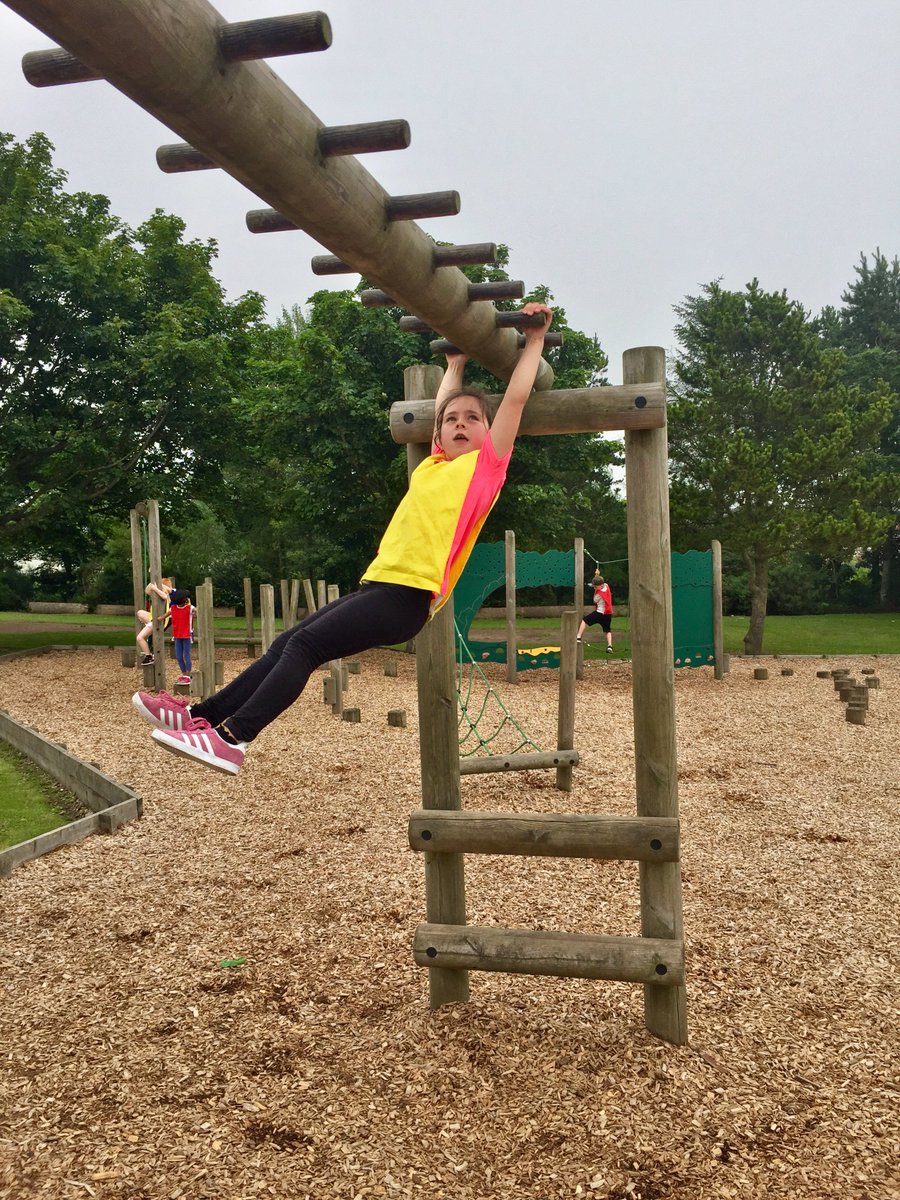 The final day of P1–P3 Summer holiday programme in Portlethen saw us tackling obstacle courses, working as teams and posing for silly photos!

Thanks very much to everyone who took part and to our fantastic @PortyAcad pupil volunteers!
#activeschoolsporty #saycheese