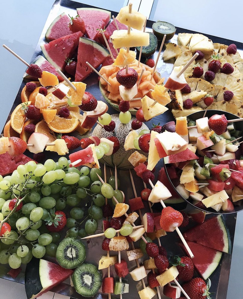 GossipRoomOff's tweet photo. Rien de mieux qu’un beau et bon plateau de fruits en ces fortes chaleurs ☀️ https://t.co/lkiJuIkliY