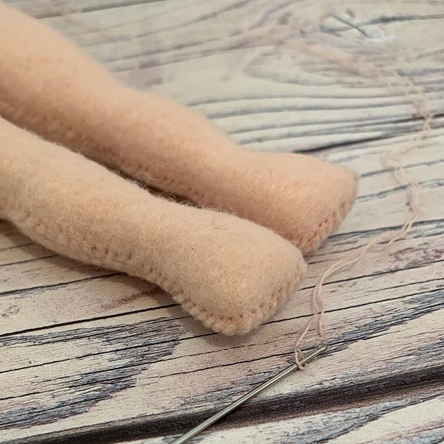 tigerlilymakes's tweet photo. Tiny toes today on the sewing room table... getting ready for our photo shoot. Have a great day. 😊🥰X. #lisamarieolson #craftstudio #craftspace #crafts #sew #sewing #sewingpatterns #dolls #dollmaking #felt #feltdolls #dollkits #softcrafts #tigerlily… https://t.co/p0KOluaGI8 https://t.co/JS4VwkPqiG