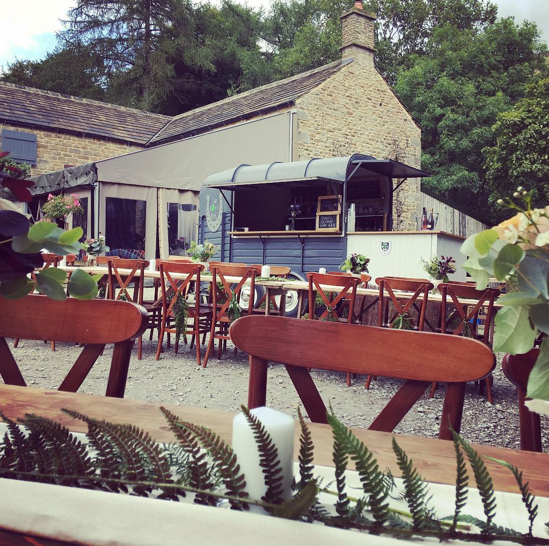 How fab does The Hop &amp; Hoof mobile bar look? The converted horsebox is ran by the creators of All Fired Up Pizza, Charlotte and Will, who are incredibly friendly and attentive. The cocktails are really delicious and the bar prices are very competitive too!
independent-weddings.co.uk/the-hop-hoof/