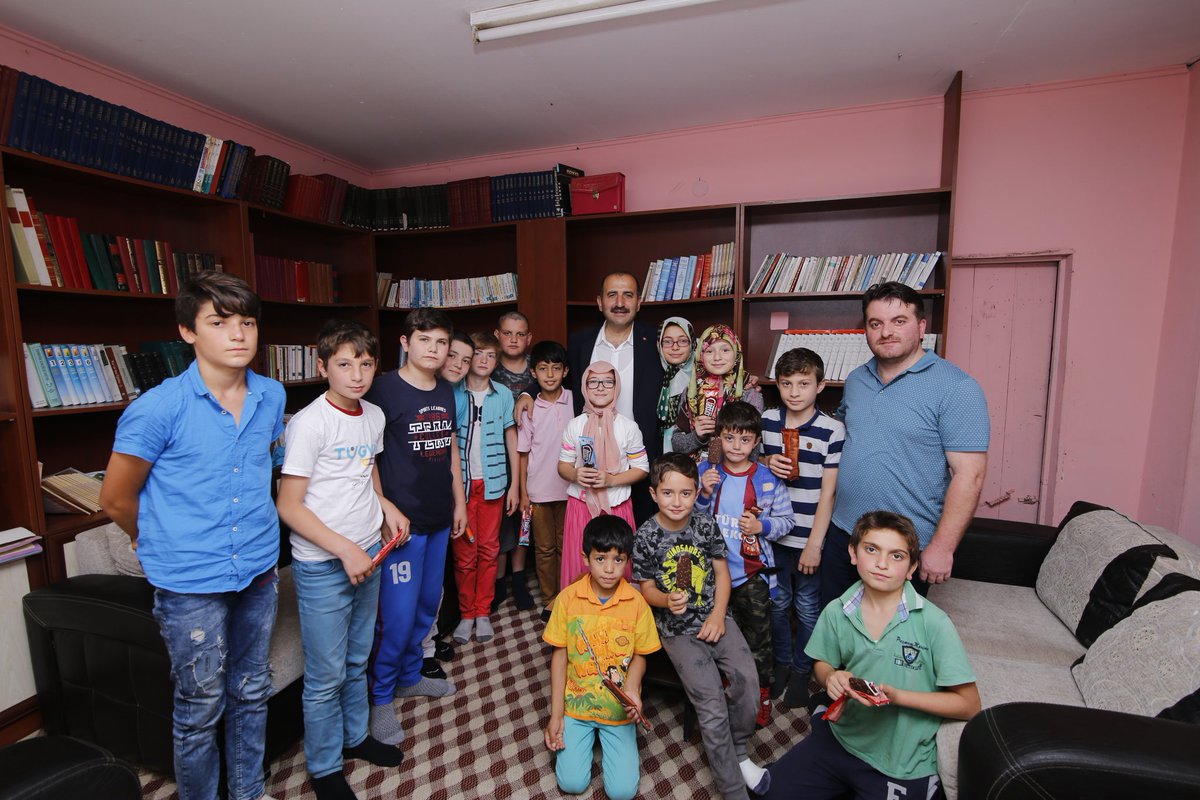 saidgursoy's tweet photo. Yeşilköy Kuran Kursundaki öğrencilerimiz davet etti, biz de icabet ettik. Hem dondurma yedik hem de sohbet ettik. https://t.co/w9zBuXLMuD