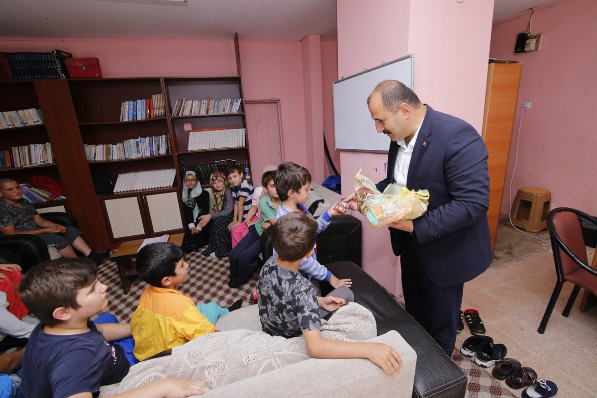 saidgursoy's tweet photo. Yeşilköy Kuran Kursundaki öğrencilerimiz davet etti, biz de icabet ettik. Hem dondurma yedik hem de sohbet ettik. https://t.co/w9zBuXLMuD