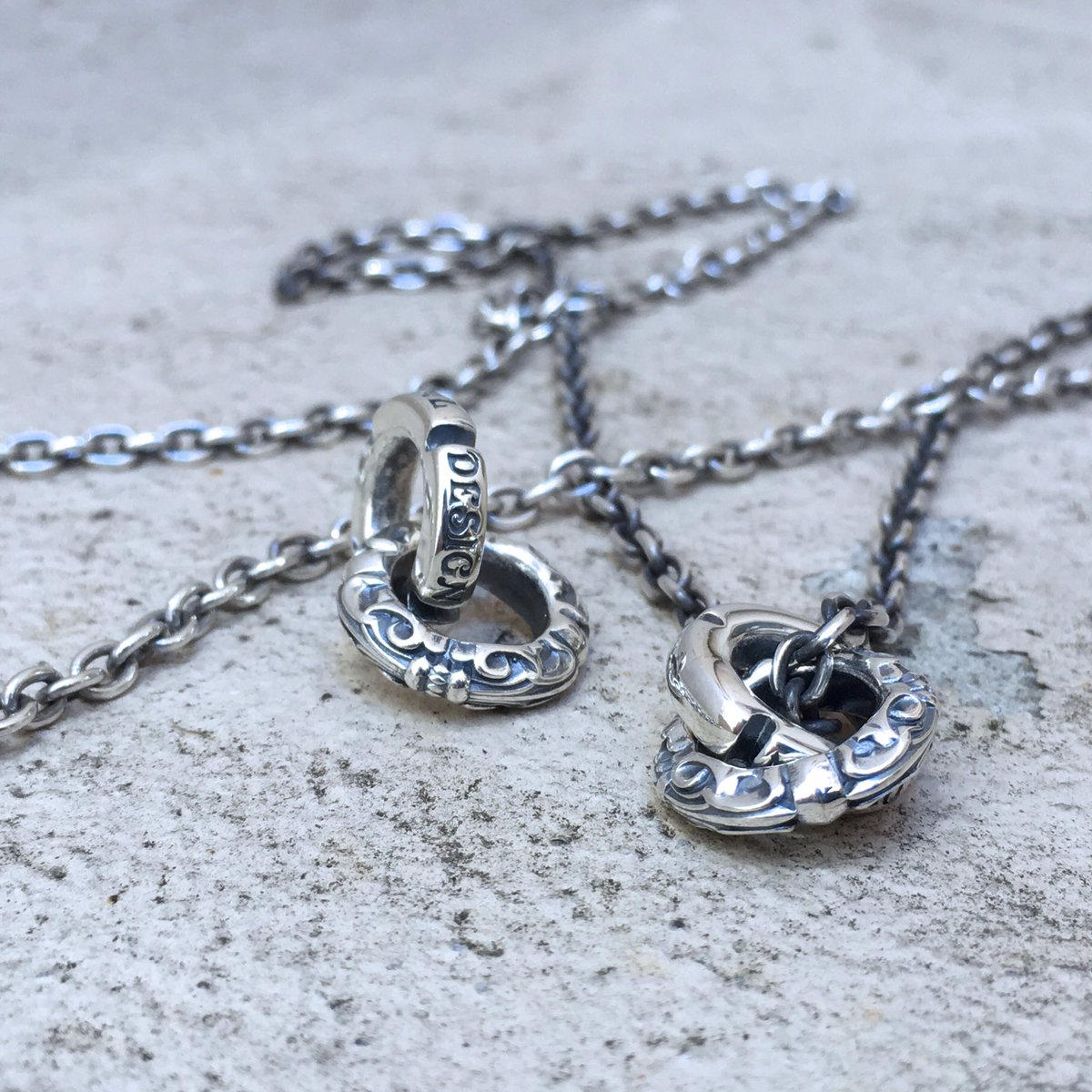 DEALDESIGN925's tweet photo. 【#2019ms #new #pendant 】
DOUBLE GATE RING TOP ¥10,000+tax
#dealdesign #silver925 #silveraccessory #accessory #silveraccessoryshop #ms #collection #ring #ringpendant #gate #lily #2way #layered #fashion #ladies #mens #unisex #gift #summer 

https://t.co/U6leXy59zB https://t.co/aDiTYvCqVY