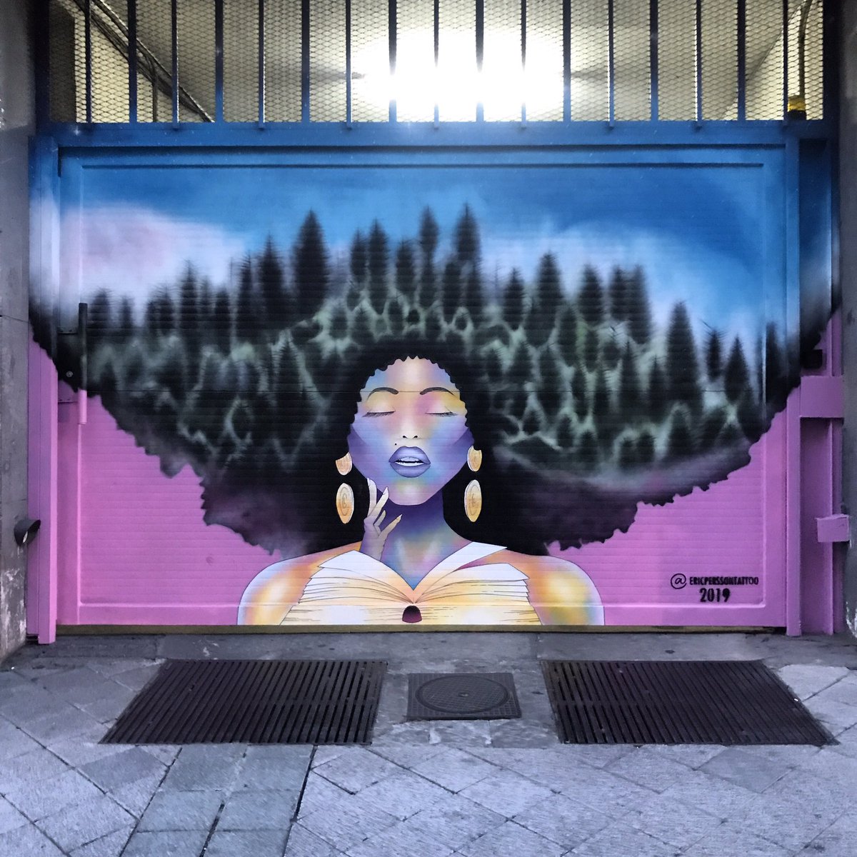 Para este fin de semana te proponemos un paseo por la #galeríaurbana del #barriodeloeste y tomarte algo en nuestra terraza.
#arteurbano #graffiti #trapasmuseum