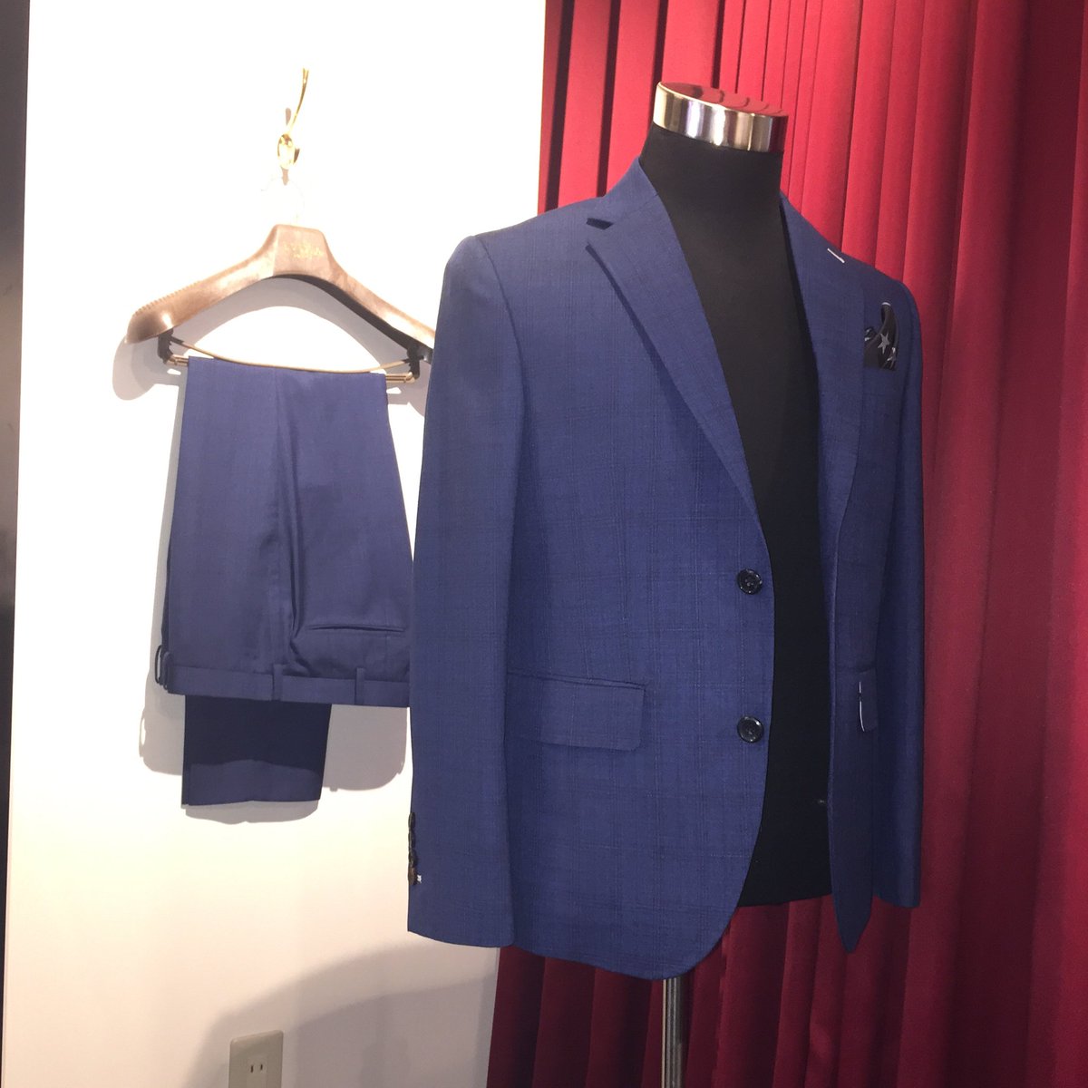 Lydia大阪店オーダーメイドスーツ V Twitter ブルーチェックスーツの裏地に遊び心溢れる星柄を合わせ 袖ボタンも一つだけ種類の違うものを使用させて頂きました Hp T Co 3vdwnuyszm ホスト オーダースーツ イケメン ミナミ トレンドスーツ 19スーツ