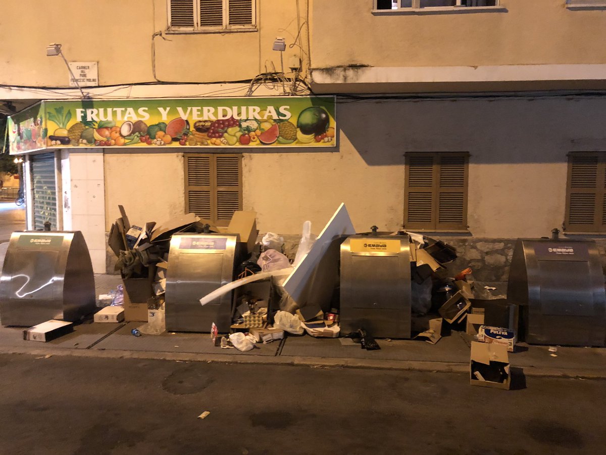 davidpujolmulet's tweet photo. Dijous 25 a les 23.30h i divendres 26 a les 7.50h al carrer Pare Francesc Molina de #SantaPagesa (Palma): no, el problema no és @EMAYA_Palma, són alguns ciutadans. https://t.co/7TWAml3SwP