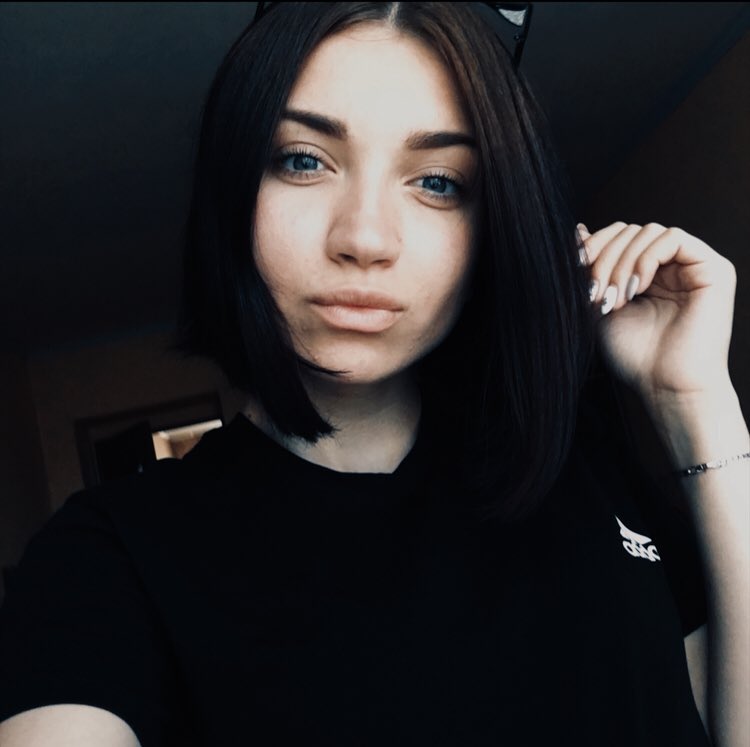 👧🏻