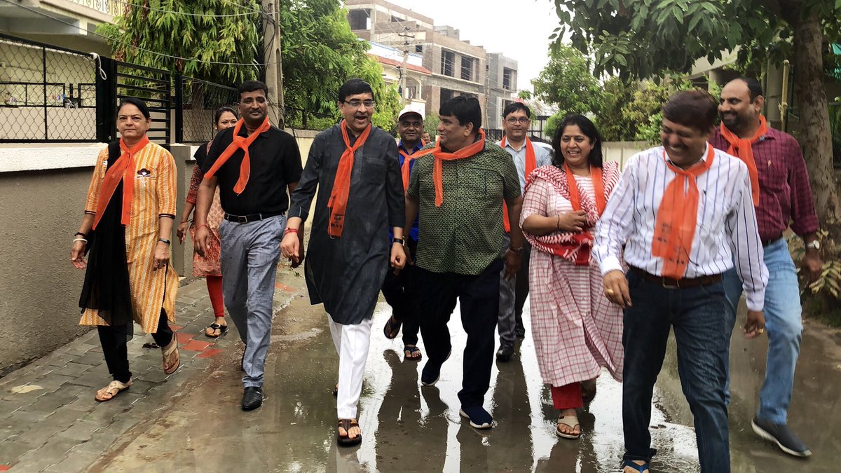 bharatpandyabjp's tweet image. ।।छोड़ में रणछोड़ है ।।
| | वृक्षो वावो वरसाद लावो | |

'#सदस्यता_पर्व' के अवसर पर #चालु_बारिश में अहमदाबाद जिल्ला के बोपल मंडलमें अमिधारा सोसायटीके पास नगरपालिका कोर्पोरेटर एवं भाजपा कार्यकर्ताओं एवं जनता के साथ वृक्षारोपण किया। #SelfieWithATree
#BJPMembership